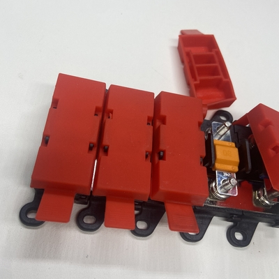 Una en múltiples combinación de cerrojos pequeños fijo portafusibles