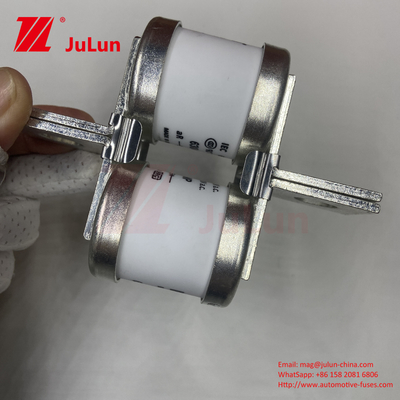 690V Voltado nominal BUSSMANN 630MMT Fusiles cerámicos para automóviles con diseño de tornillo de placa plana doble para instalación M6/M8