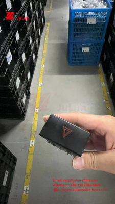 La luz de advertencia es el interruptor BC45-13A350-BA5.