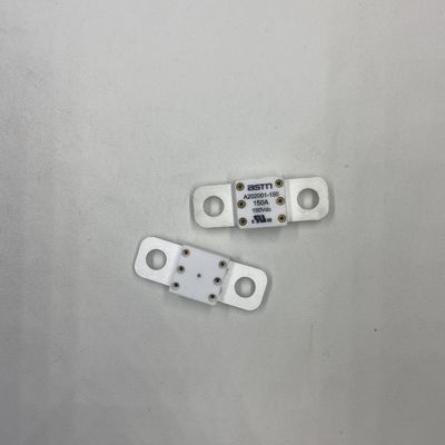 Protección 350A 150VDC Fuentes cerámicas de automóviles de tamaño pequeño Alta corriente nominal Recomendado Torque ajustado 11-13N·m