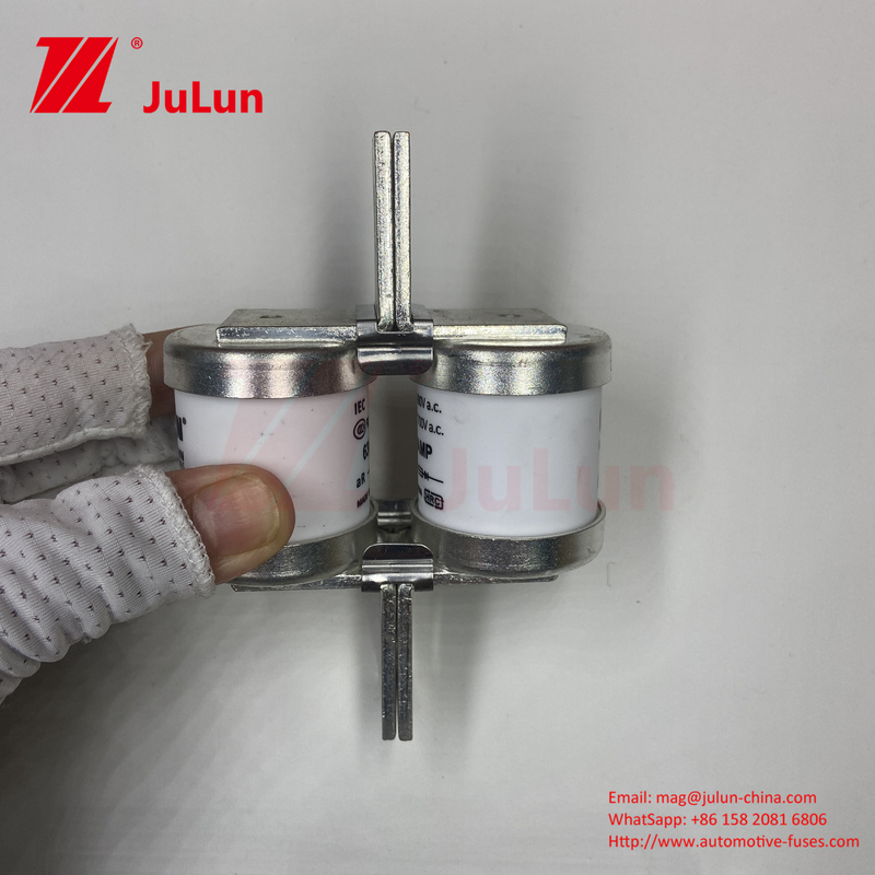 690V Voltado nominal BUSSMANN 630MMT Fusiles cerámicos para automóviles con diseño de tornillo de placa plana doble para instalación M6/M8