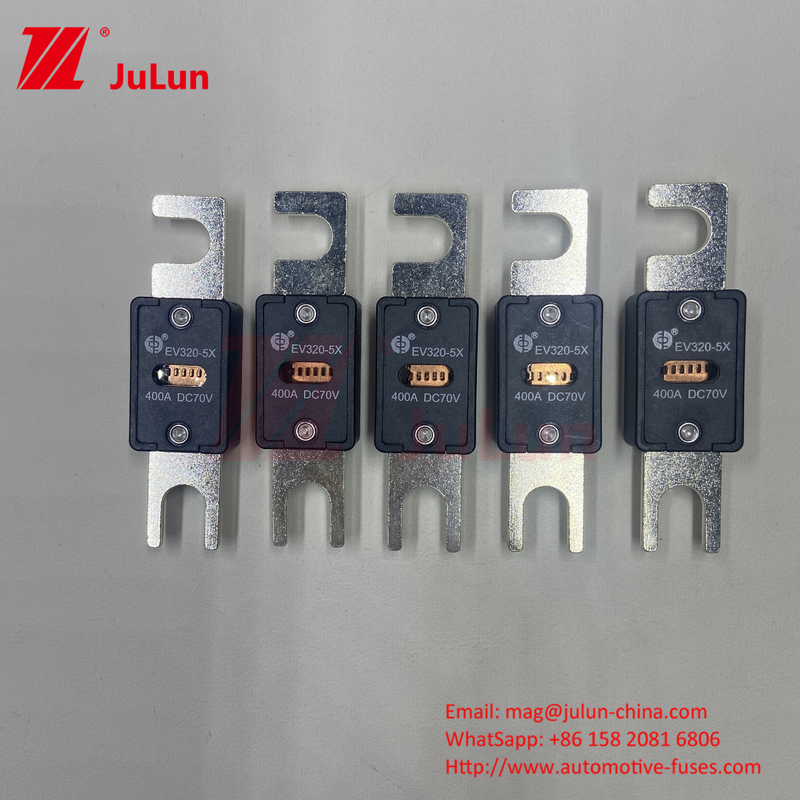Se trata de un vehículo eléctrico EV320-5X-225A 70VDC Voltage Automotive Fuse For EV Charging System M6 M8