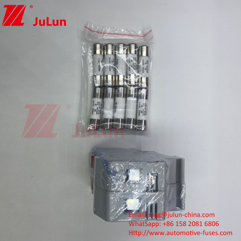 1000VDC-1500VDC Portador de fusible fotovoltaico solar con fusible de 2 amperios Conectores de fusible cilíndrico solar DC