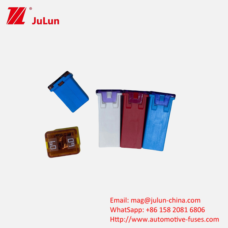 Pequeño fusible cuadrado de automóvil 32V 58V EV Medio vehículo eléctrico de automóviles Fusible terminal de cuchilla con 58V de voltaje nominal DC