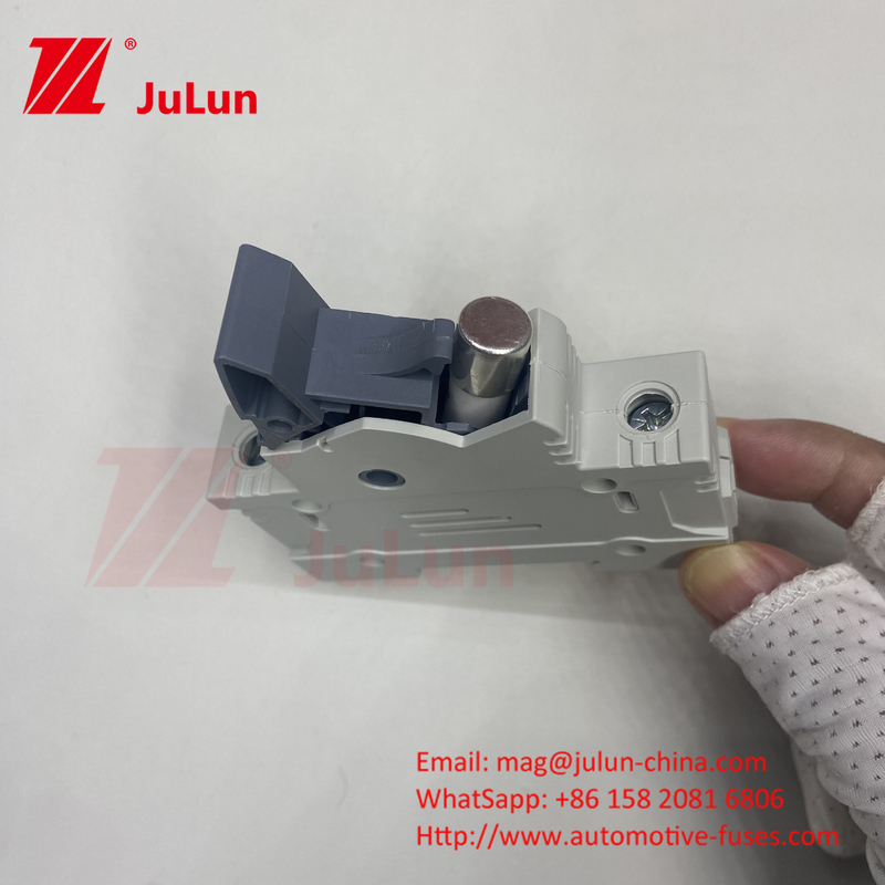 Fusiles fotovoltaicos para el soporte de fusibles fotovoltaicos 30 Amp Rt18-32 10x38 Base del fusible Fusiles térmicos 16a 220v 10*85mm