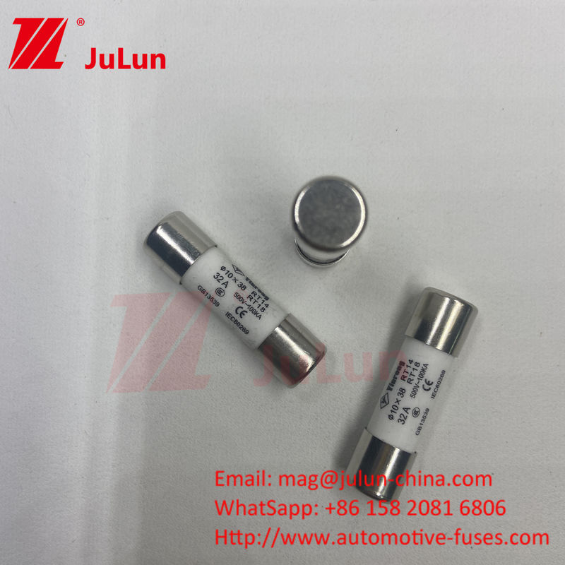 10*38mm FUSE 15A 690VDC Panel Mount Fuse fotovoltaico solar para una protección robusta de la cadena fotovoltaica