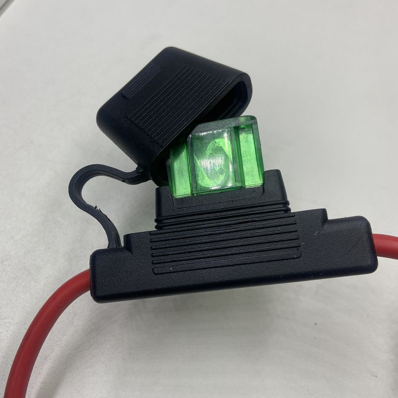 50A 15A 30A 60A Sistemas de alimentación para automóviles Portador de fusibles de automóviles Aplica a fusibles MIDI y diseñado para material de latón de aleación de zinc ABS